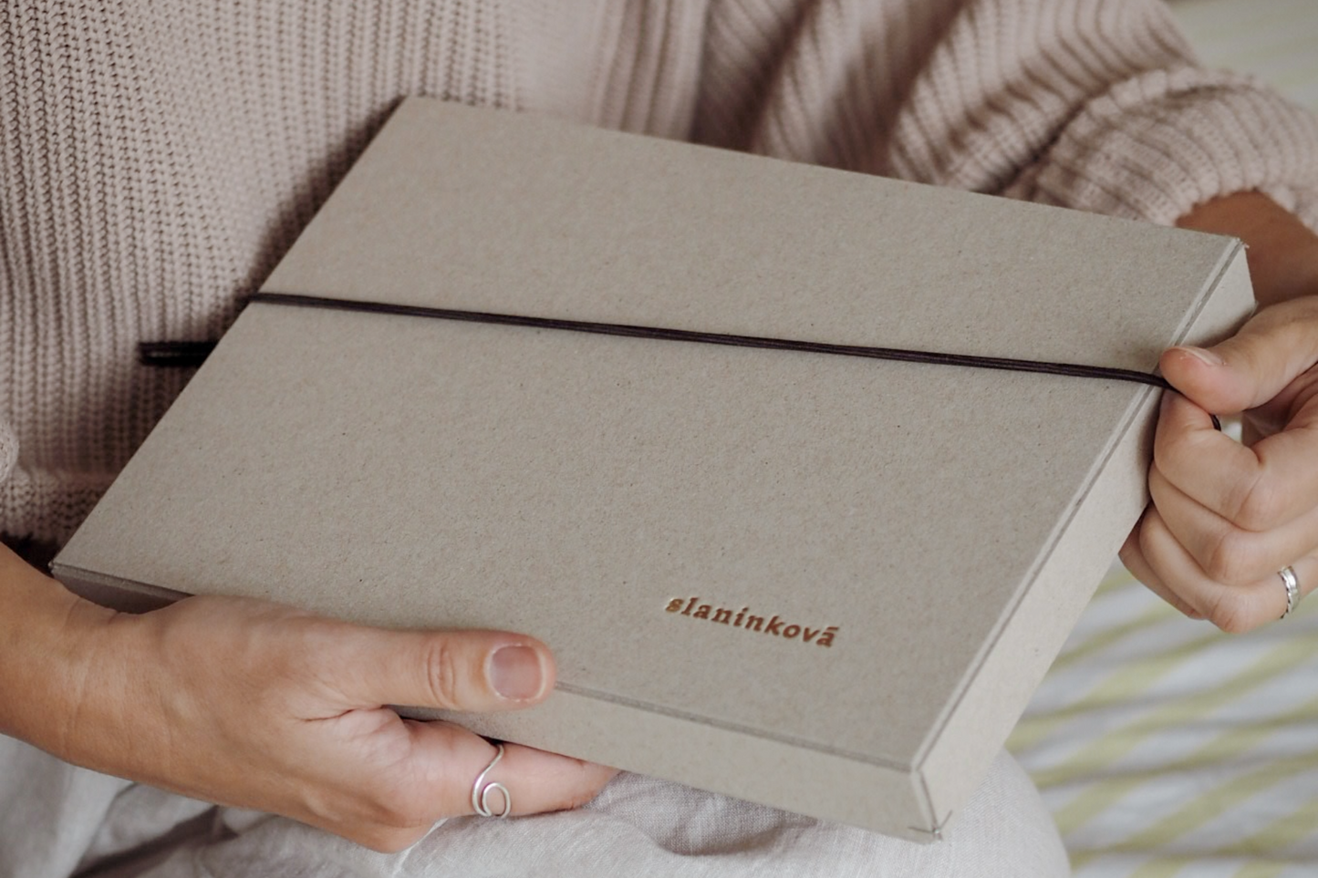 Papierový album Hana